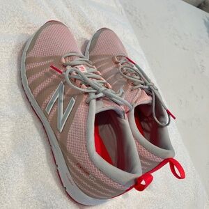 New Balance 811 Pink women’s running shoes size  8B ( EXCELLENT Worn once)